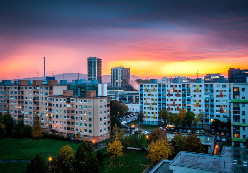 Prečo dnes kúpiť alebo predať nehnuteľnosť v Petržalke