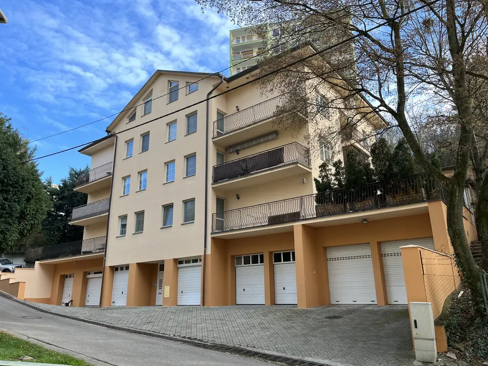 Na predaj 3 izbový byt s garážou – Kramáre