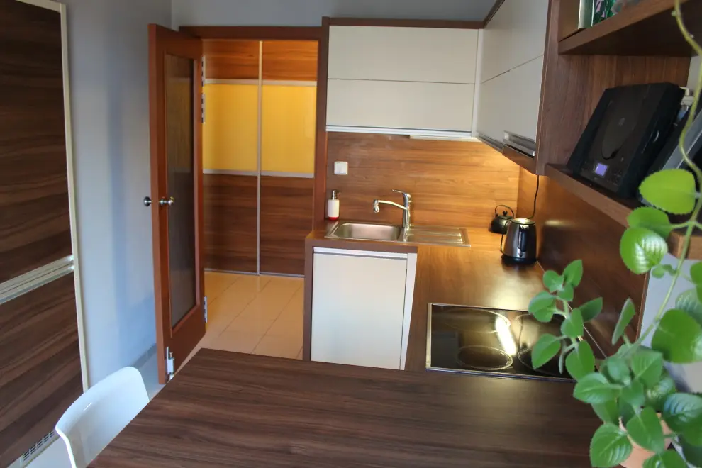 Na predaj 2 izbový byt orientovaný do dvora na Karadžičovej ul. v Starom Meste – Bratislava