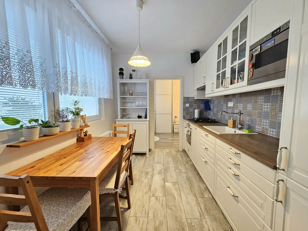 Na predaj 3 izbový byt na Tranovského ulici v Dúbravke