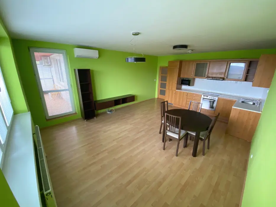 Na predaj 3 izbový byt na Kresánkovej ulici s parkovaním