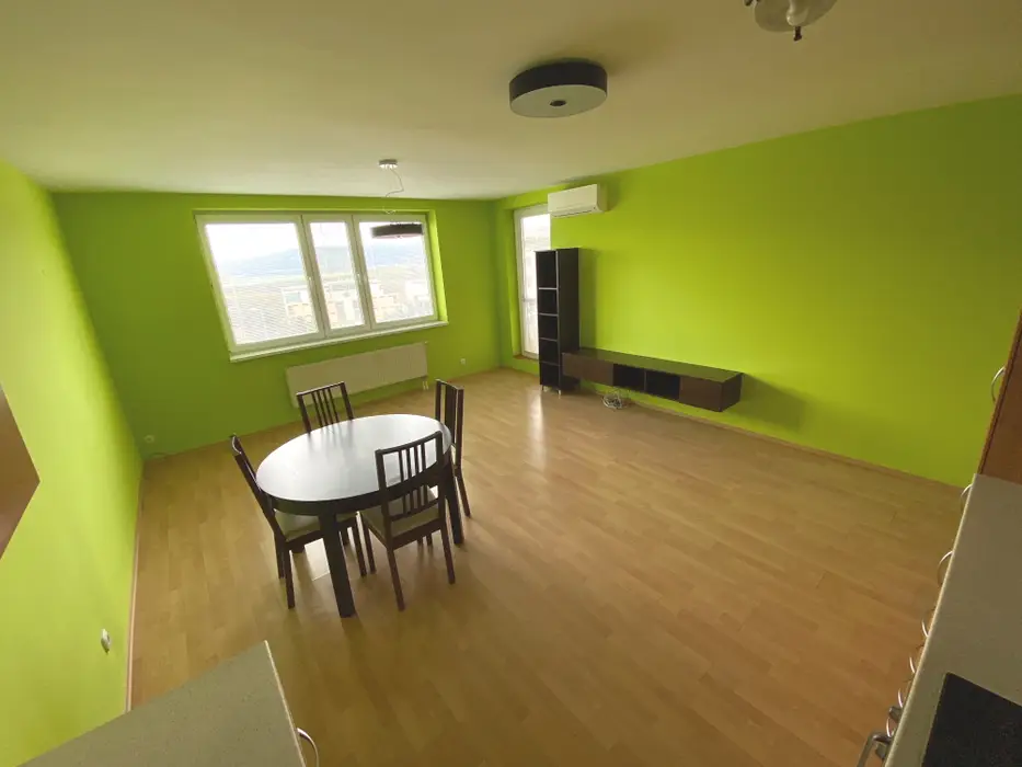 Na predaj 3 izbový byt na Kresánkovej ulici s parkovaním