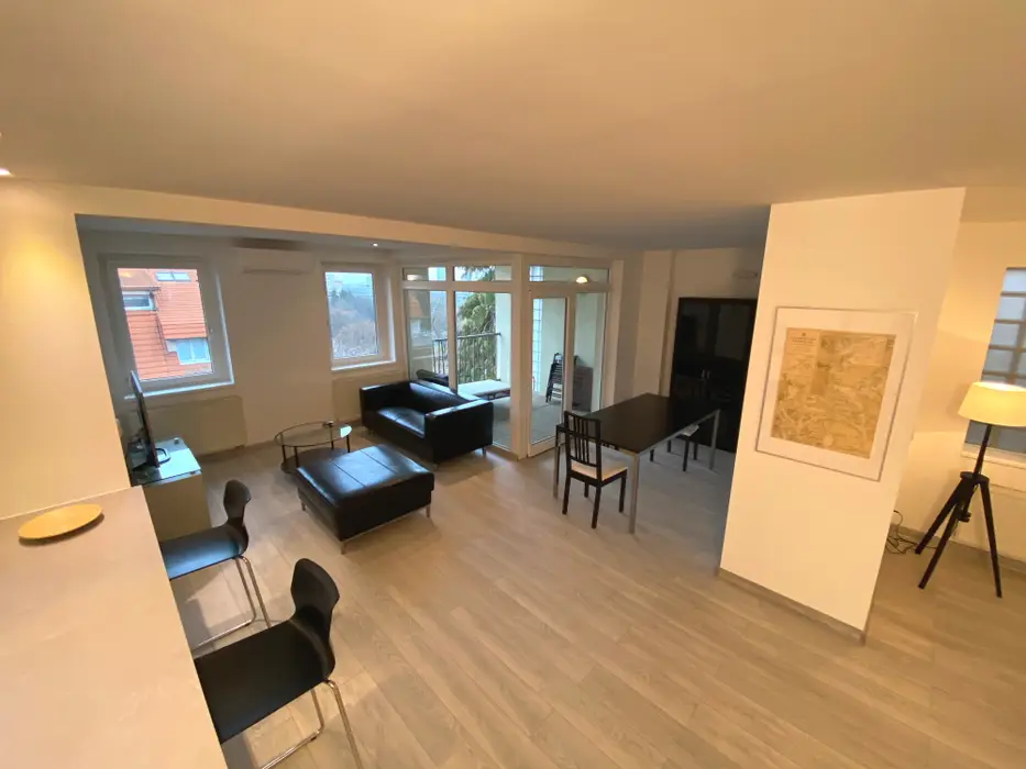 Na predaj tichý 3 izbový byt s terasou a výhľadom na mesto