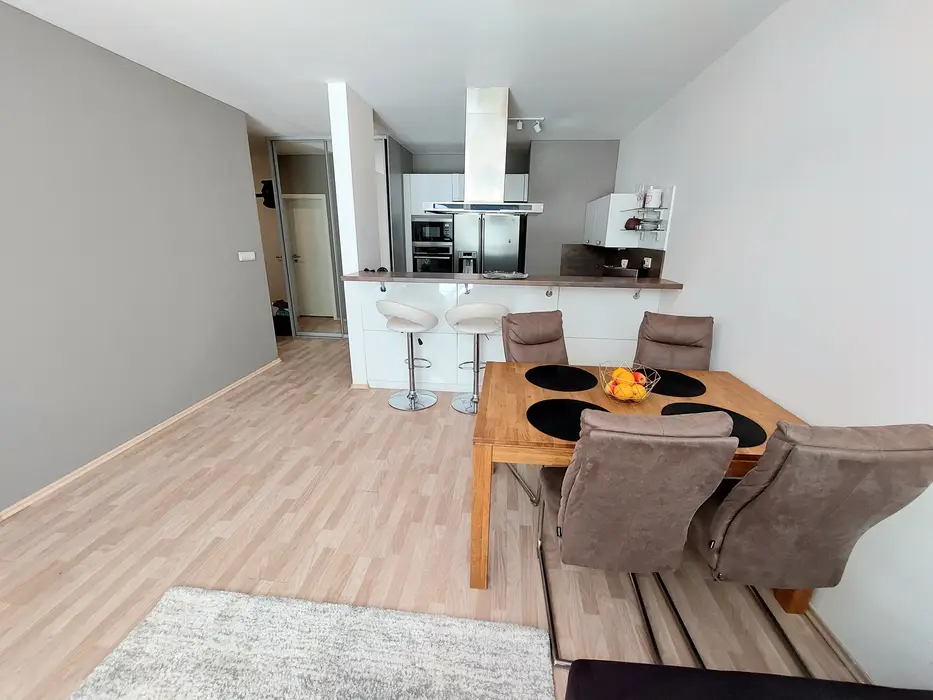 Na predaj 2,5-izbový byt s predzáhradkou – Slnečnice, viladomy