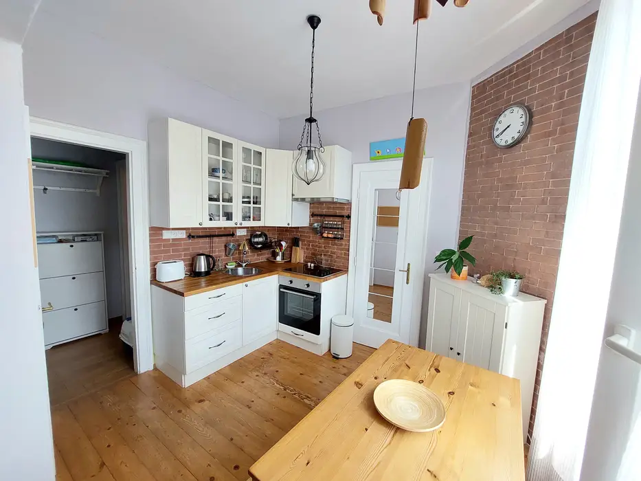 2-izbový byt / rekonštrukcia, tehlový dom – Bratislava I