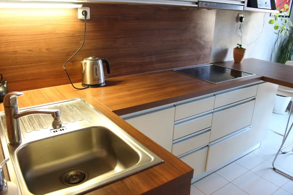 Na predaj 2 izbový byt orientovaný do dvora na Karadžičovej ul. v Starom Meste – Bratislava