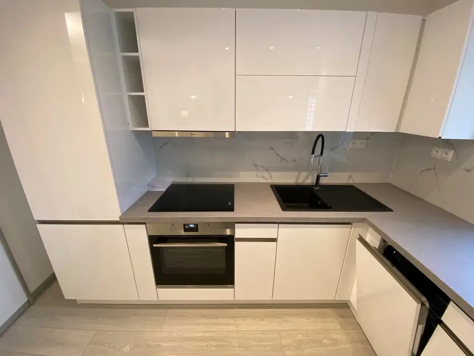 Na predaj tichý 3 izbový byt s terasou a výhľadom na mesto