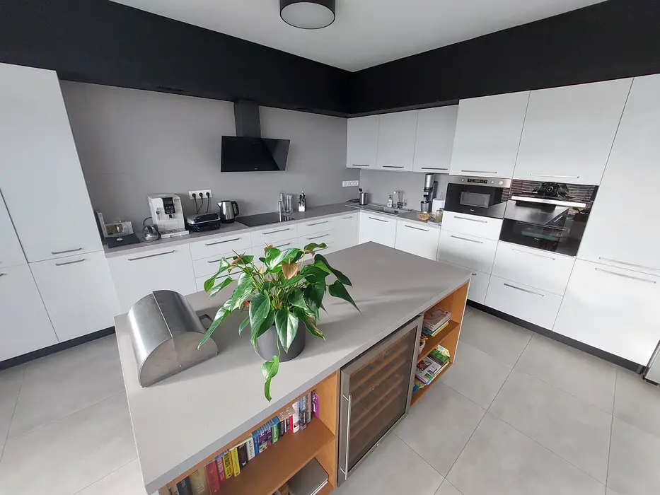 Na prenájom 4 izbový byt v obľúbenom projekte Karloveské rameno