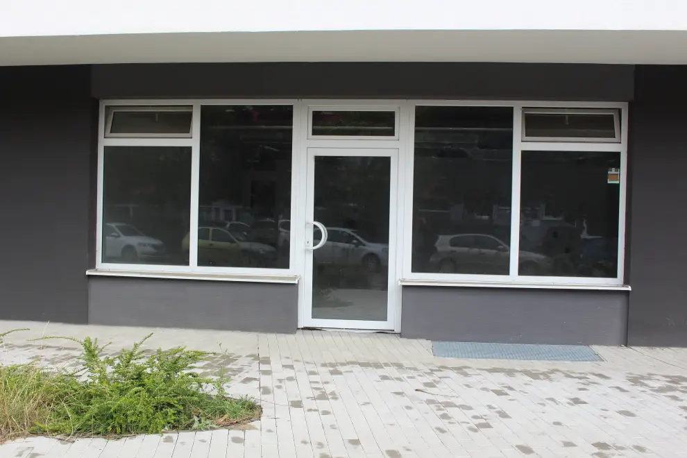 Na prenájom obchodný priestor v novostavbe na Úderníckej ulici v Petržalke – Bratislava