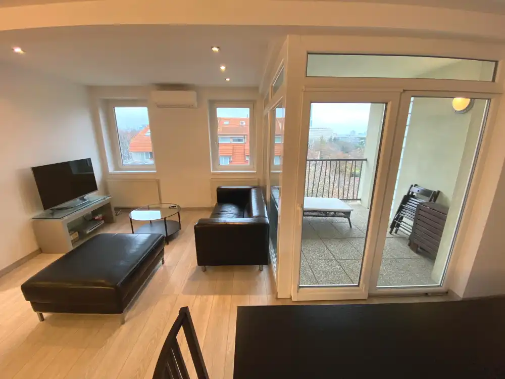 Na predaj tichý 3 izbový byt s terasou a výhľadom na mesto